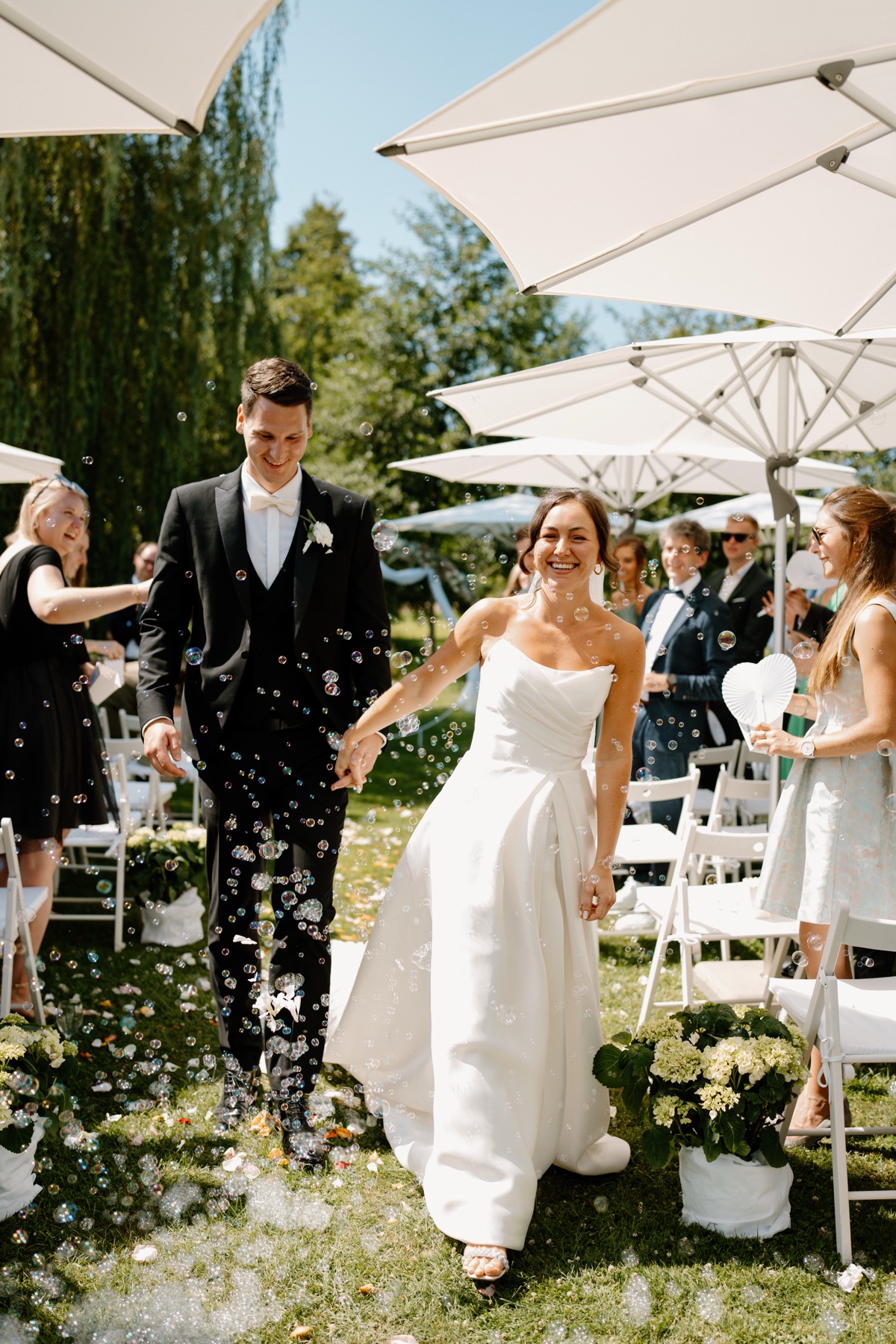 Brautpaar bei ihrer Hochzeit auf dem Weingut Steinbachhof in Vaihingen an der Enz